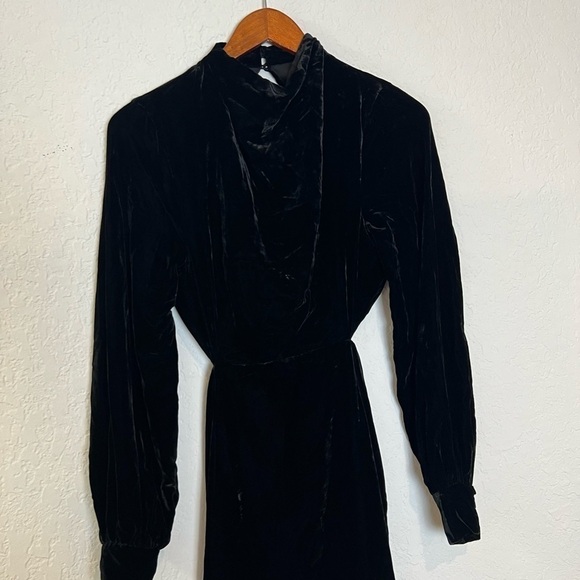 NEW FAME AND PARTNERS Velvet Long Sleeve Mock Midi Dress - Picture 3 of 11
